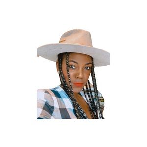 Meet your Posher, Tiara